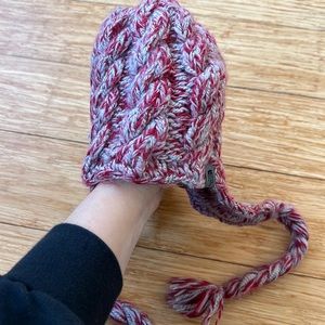 Youth North Face beanie.